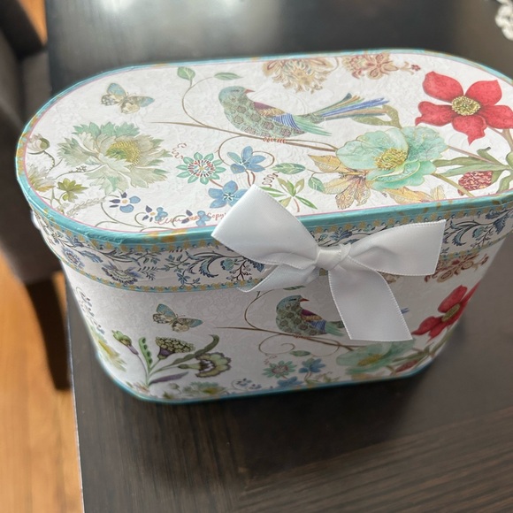 Lightahead Elegant Bone China Two Coffee Mugs Set in Decorative Box - Picture 9 of 12